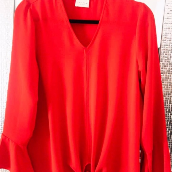Red tulip sleeve blouse - Picture 2 of 2